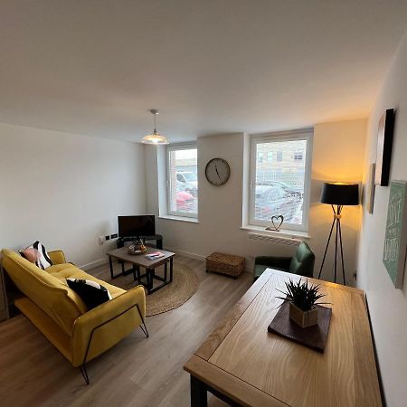 Modern 2 Bedroom Apt Sleeps 6 - Near 글로스터 외부 사진