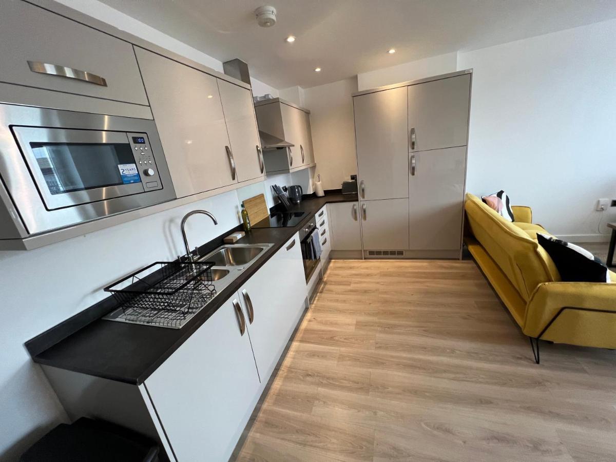 Modern 2 Bedroom Apt Sleeps 6 - Near 글로스터 외부 사진