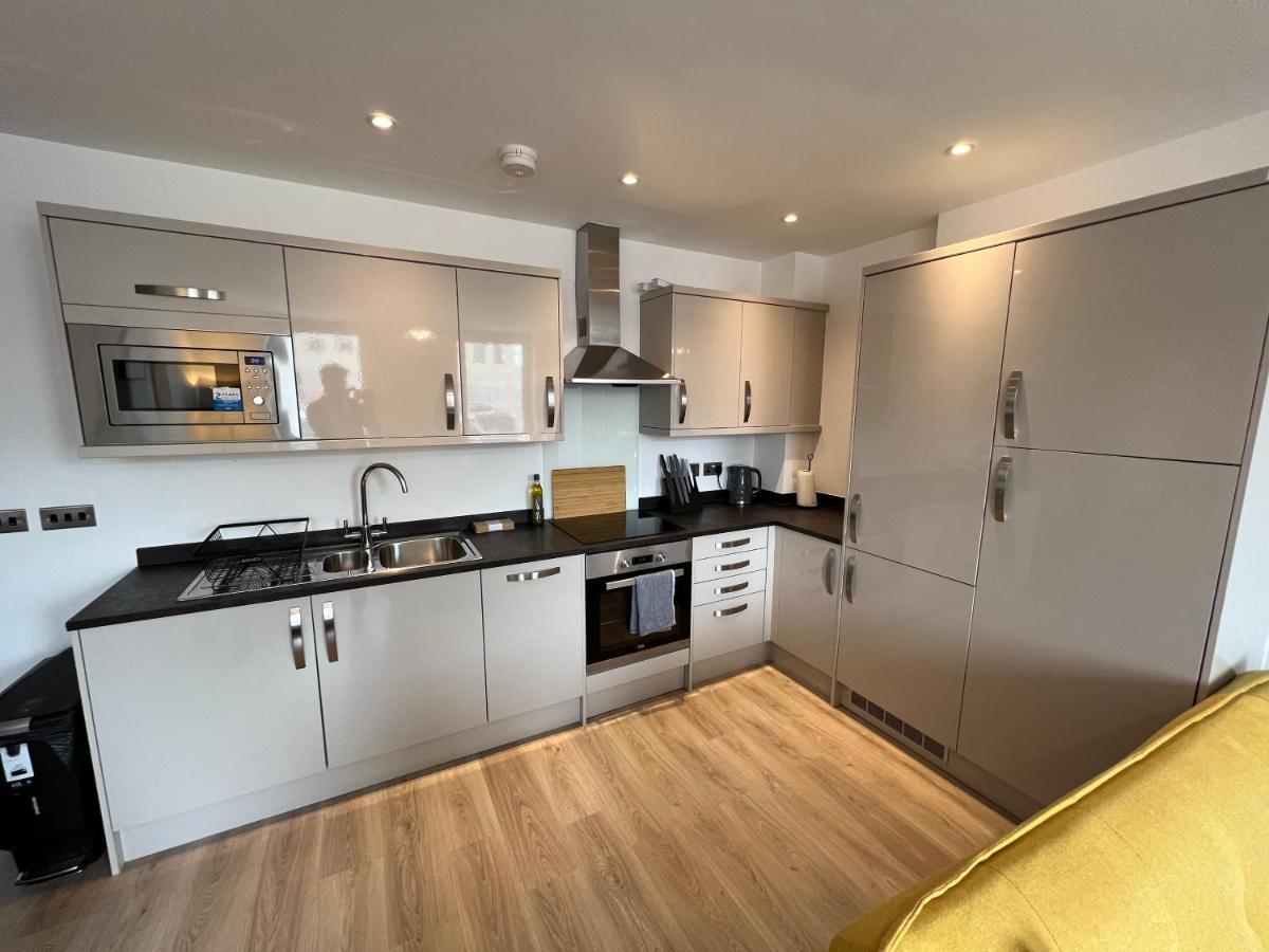 Modern 2 Bedroom Apt Sleeps 6 - Near 글로스터 외부 사진