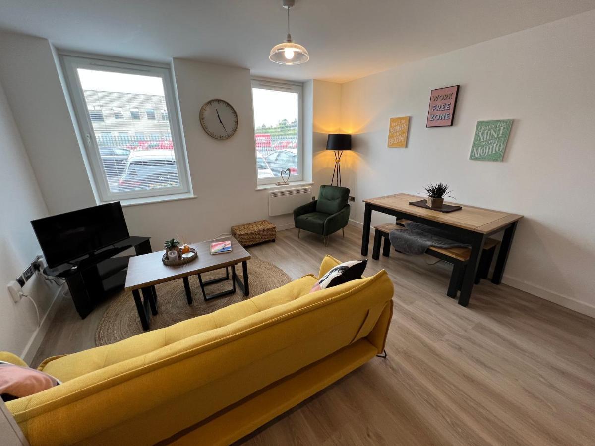 Modern 2 Bedroom Apt Sleeps 6 - Near 글로스터 외부 사진