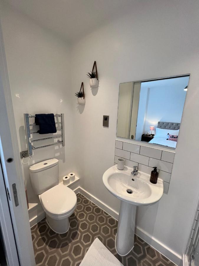 Modern 2 Bedroom Apt Sleeps 6 - Near 글로스터 외부 사진