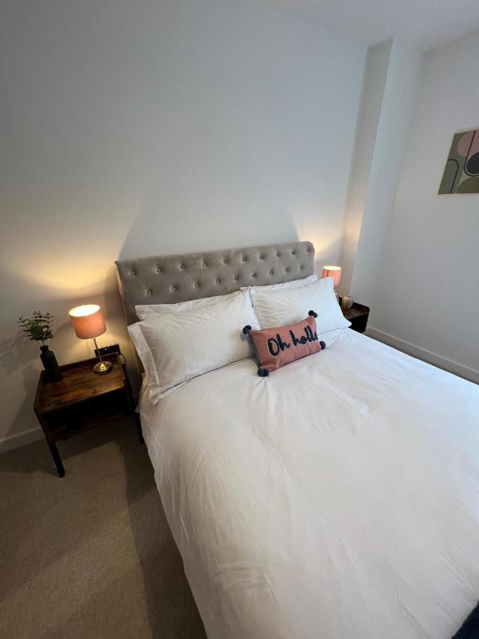 Modern 2 Bedroom Apt Sleeps 6 - Near 글로스터 외부 사진